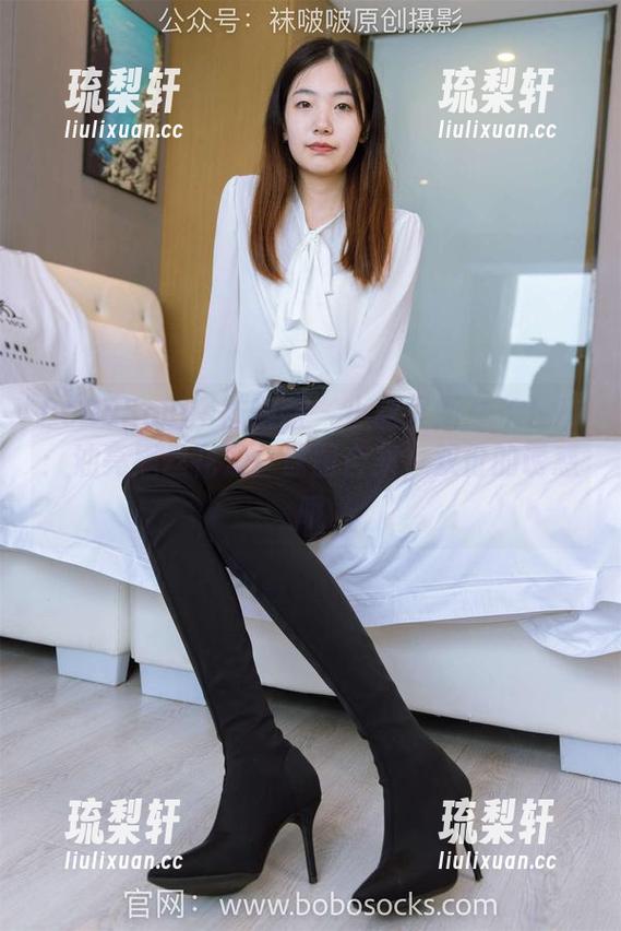 BoBoSocks袜啵啵 - 小甜豆新タイトル：油亮黑丝花絮！原图合集，双份的诱惑哦