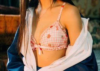 GIRLT果团网 – 奶牛？王婉悠的私房照怎么就突破了我的想象边界？