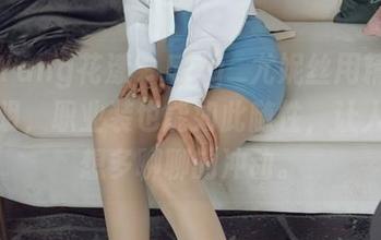 HuaYang花漾 – Egg_尤妮丝用精选写真证明，职业装也能如此随性，让人有种想多聊聊的冲动。
