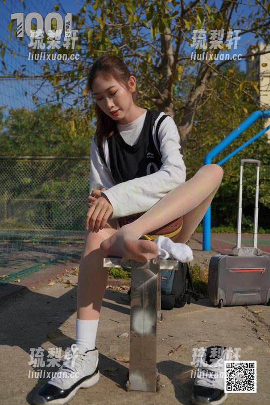 IESS异思趣向-小宝 IESS异思趣向 - 写真:小宝与她的都市OL女神,别提她的高跟鞋了,太逗了!
