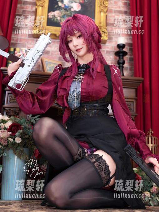 Machi马吉 最新Machi马吉写真:连衣裙和心情,谁更容易撩动?