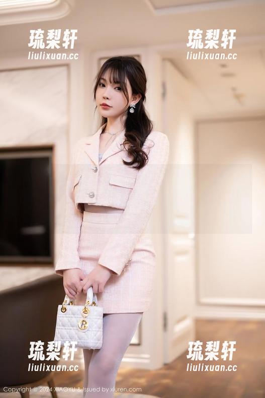 XIAOYU语画界 - 线上运动秀：Miko酱在线展示那些‘一言难尽’的运动姿势图片！