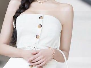 Xiuren秀人网 – Emily尹菲的殿堂：高跟鞋合集分享，穿上后你会想蹦蹦跳跳，或者再多想几秒吧？