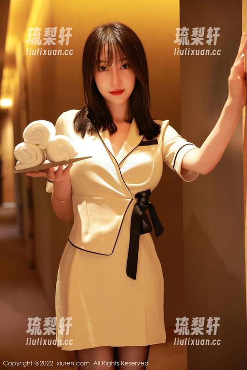Xiuren秀人网-兔妹妹 Xiuren秀人网 - 兔妹妹与礼服:从原图到写真,谁更胜一筹?