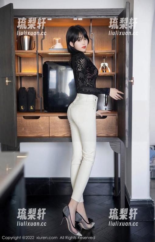Xiuren秀人网 - 千夜未来：你见过穿着天使羽翼的写真图册吗？来瞅瞅吧，可能会失望。