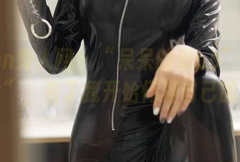 Xiuren秀人网 – “呆呆的瑞bb”上传的“肉丝”，看了我开始怀疑自己的厨艺。