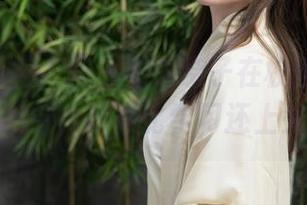 Xiuren秀人网 – 看萌奈子在校园里“撩”风景，写真比学习还上头！