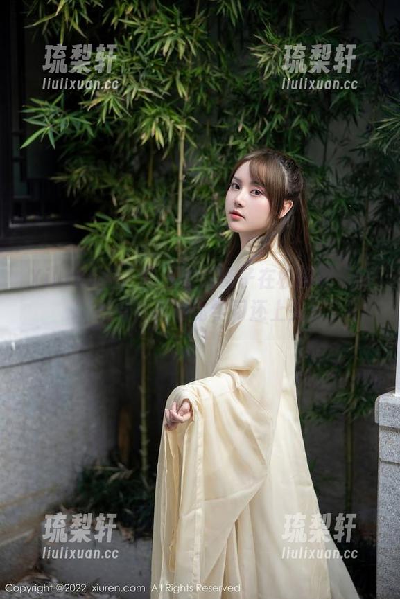 Xiuren秀人网 - 看萌奈子在校园里“撩”风景，写真比学习还上头！