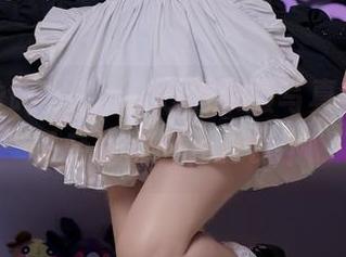 你能想象吗？ZinieQ居家服写真全集，桌子旁也能开party！