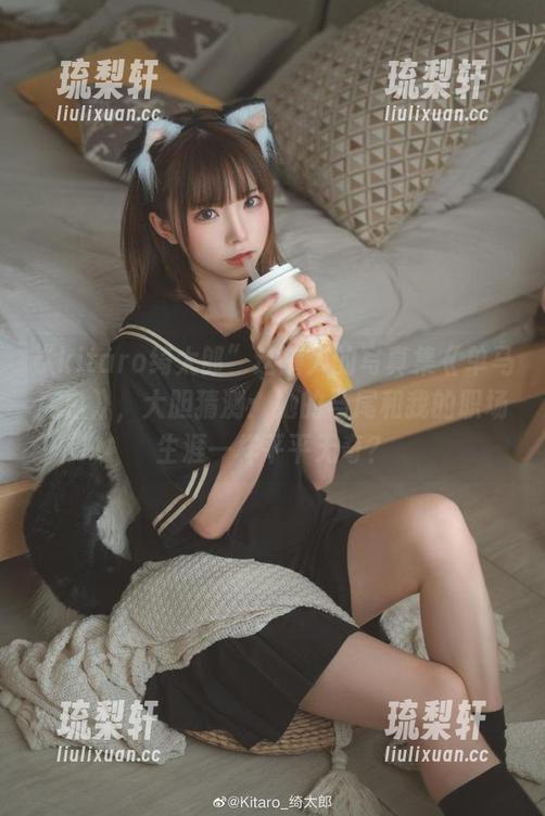“kitaro绮太郎”这磨人的写真集《单马尾白》，大胆猜测：她的马尾和我的职场生涯一样平平无奇？