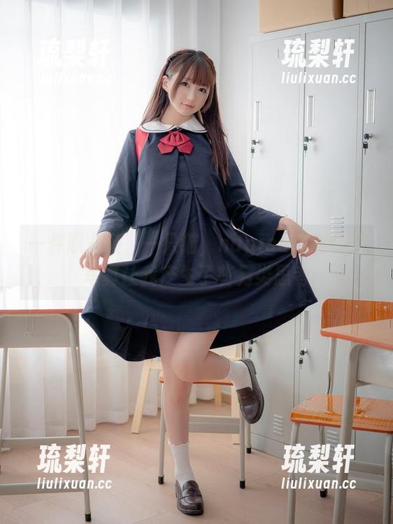 一件职业装，一只猫，nagisa魔物喵的写真让我产生了些另类思考