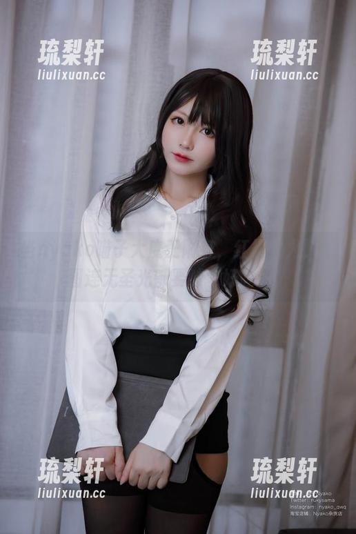 当nyako喵子大魔王附身，红裙如火，原图连无圣光都要喊“好哇”！