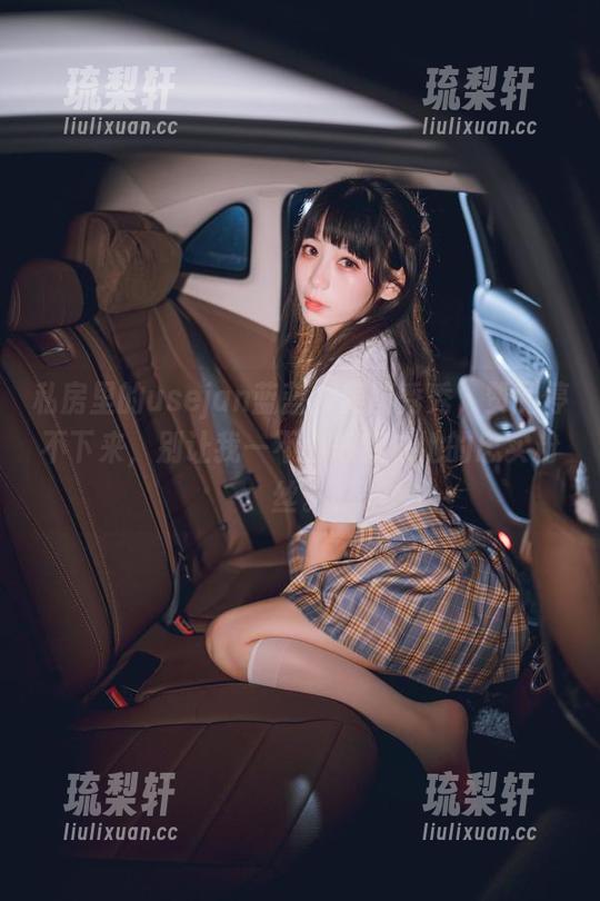 usejan蓝蓝 私房里的usejan蓝蓝,美图秀秀,赞到停不下来,别让我一不小心变成她的忠实粉丝。