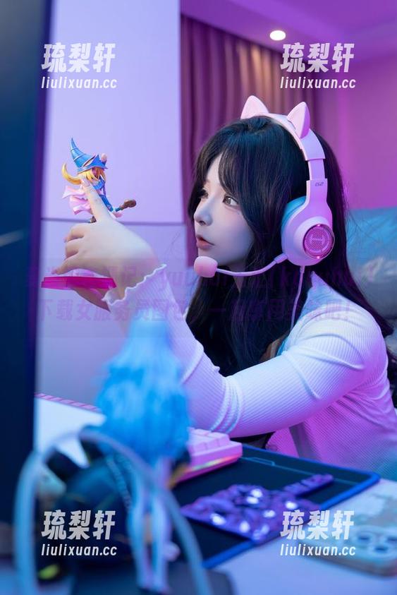 麦当劳奇遇记：yuuhui玉汇(kokuhui)下载女服务员图包，一起享用美味吧！