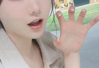 看完けん研的原图，谁还需要别的？心中满满的都是日和！