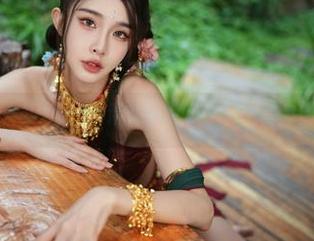 谁说睡衣只能在床上？余多多Dudu的写真集，瞬间洗脑！