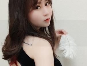 不信你试试，看依依超级懒的女孩写真，完全是个免费宝藏！