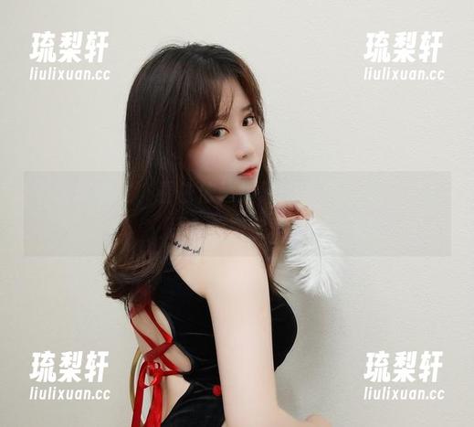 不信你试试，看依依超级懒的女孩写真，完全是个免费宝藏！