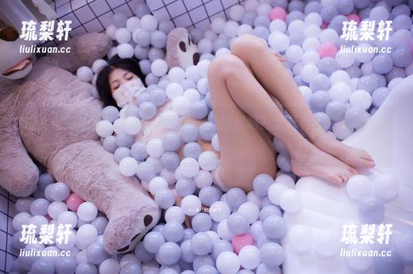 大梨子不是御姐 喂,你见过穿体操服的大梨子不是御姐吗?点开美图抓紧欣赏呀!