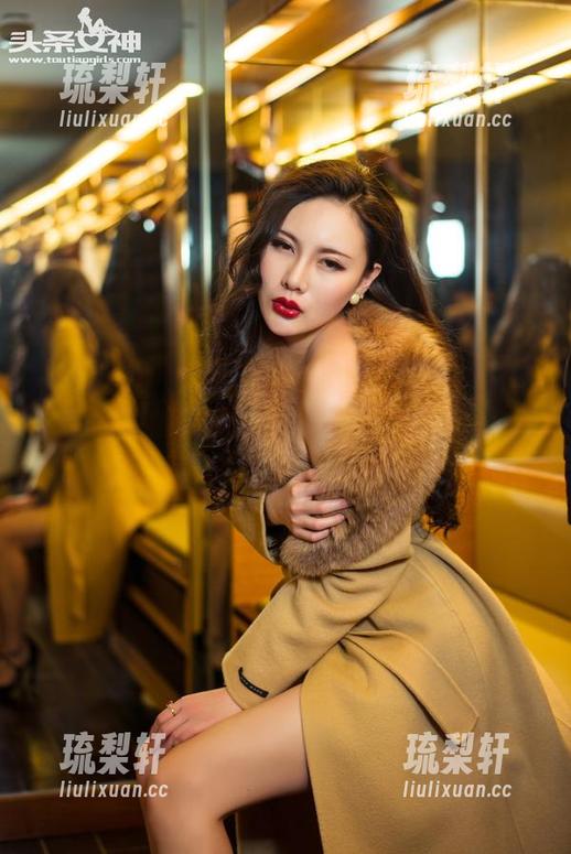 头条女神-娜依灵儿 头条女神 - 短裙在娜依灵儿手里就像画笔,每一张图集都是一幅动感插画,资源我能借吗?