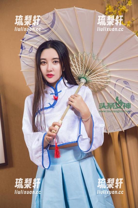 头条女神-李丽莎 头条女神 - 一言难尽的李丽莎全套作品,这旅拍真有点意思。