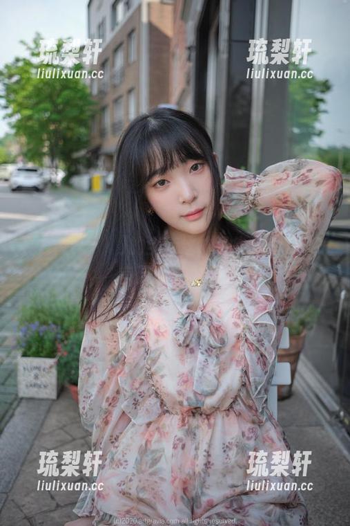 姜仁卿(강인경)的全套丝袜图集，想说的千言万语藏在脚裡