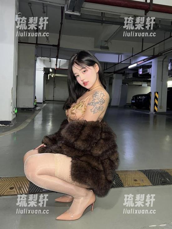 小u优优子 微密圈 - 小u优优子:粉色吊带裙和我的关系就像饮料和冰淇淋,下载不可或缺!
