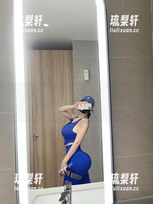 微密圈 - 左公子666的空乘女友居家趣事分享，原图更新！看她如何在沙发上优雅又慵懒
