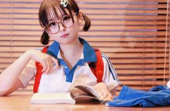 原图里的幼水铃衣，跟我说：这套装吃火锅时完全不会露肚子哦！