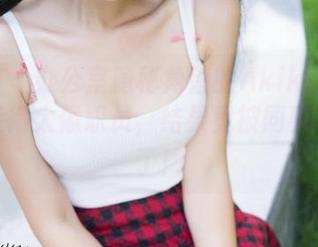 推女神 – 办公室隐秘角落的Akiki朱若慕，伪装得太像职员，结果竟被同事认出来了！