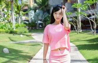 推女郎 – 白丝加持下的何奕恋写真集，分享我一秒回神的原因