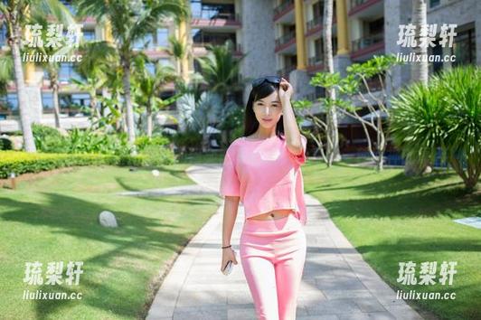 推女郎-何奕恋 推女郎 - 白丝加持下的何奕恋写真集,分享我一秒回神的原因