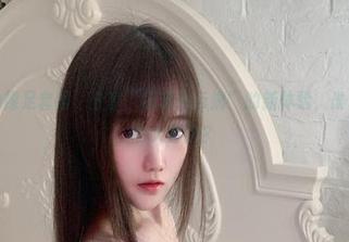 星野咪兔的裸足套图，分享“行走在云端”的新体验，谁说脚小不能有大冒险？