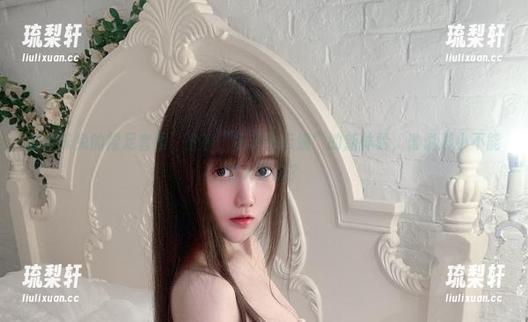 星野咪兔的裸足套图，分享“行走在云端”的新体验，谁说脚小不能有大冒险？