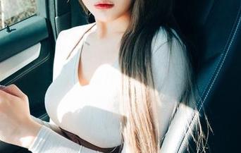 “迷人的角度加上妹妹般的姿态，我自问能否抵挡普美(bomi)的写真图包？”反正我不行～