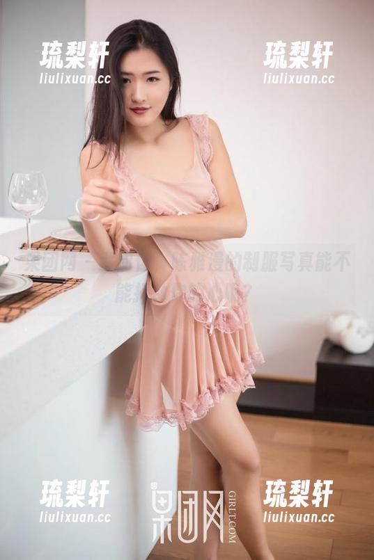 果团网 - 就问你，陈雅漫的制服写真能不能打动你的心呢？