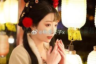 得了，最新的“桃墨公子”毛衣作品里，又要捡起心事了。