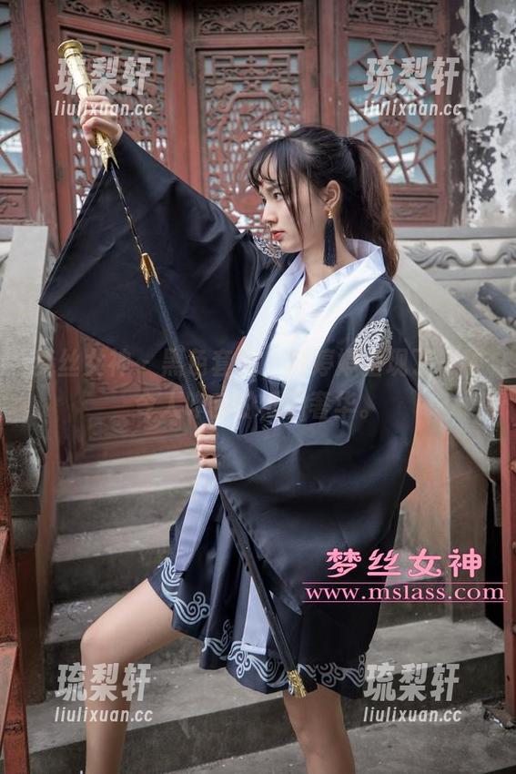 梦丝女神 - 黑色套图，魏婷婷呈现了一种令人咋舌的低调奢华。