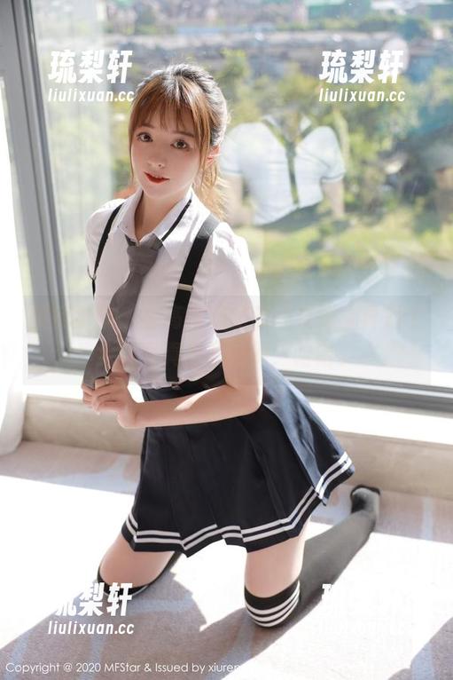 模范学院-甜筒晓彤 模范学院 - 穿高跟鞋的甜筒晓彤,真是个全套写真里的特例,哈哈。