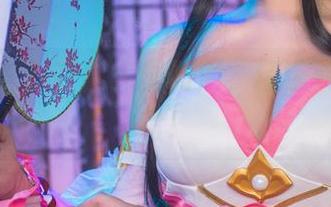 洛丽塔大哥在图库里调酒，精选就这杯没错！