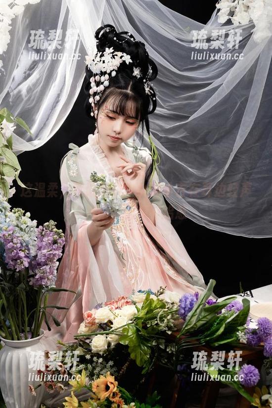 这温柔，真像爆机少女喵小吉在耳边轻声絮语，画像好治愈