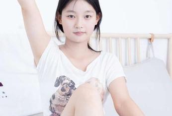 物恋传媒 – 嘟嘟黑色网袜作品合集，一张更比一张来得不安分。