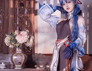 白莉爱吃巧克力的写真，深巷透出的女仆气息，猪的原理有点道理吗？