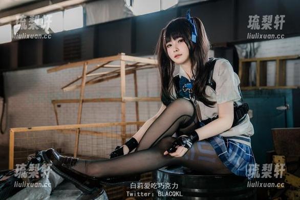 白莉爱吃巧克力又来啦！圣诞图集更新，一不小心萌翻你！