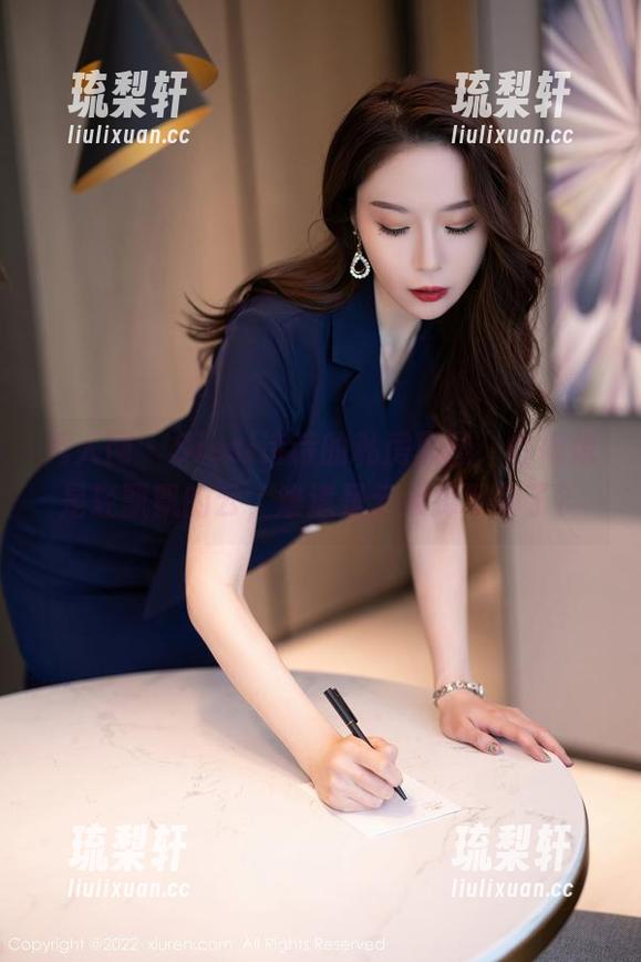 秀人网-Sissi诗诗 秀人网 - Sissi诗诗的私房原图,白得像是轻飘飘的云,难道是云朵掉下来了?
