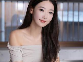 秀人网 – Yomi悠蜜的新审美：黑丝加持，高清美图，感觉就像得到了人生指导手册？