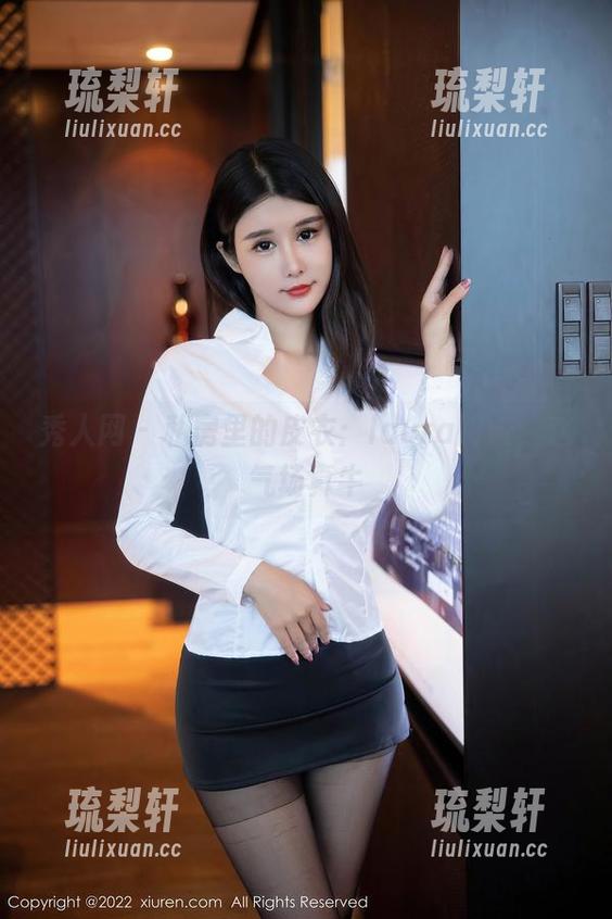 秀人网 - 私房里的皮衣：laura阿姣，这气场真牛