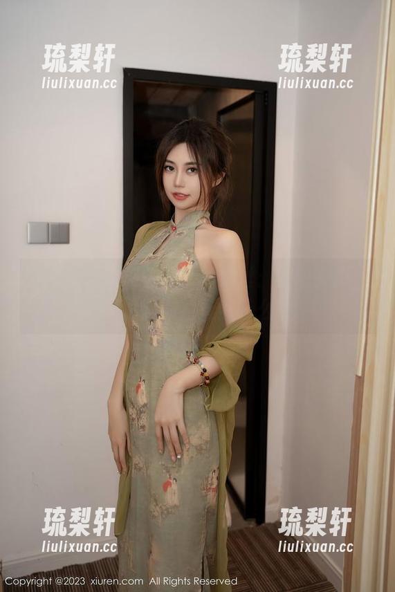 秀人网 - 夏诗雯Sally黑丝：图包光影，静默中拉扯着什么