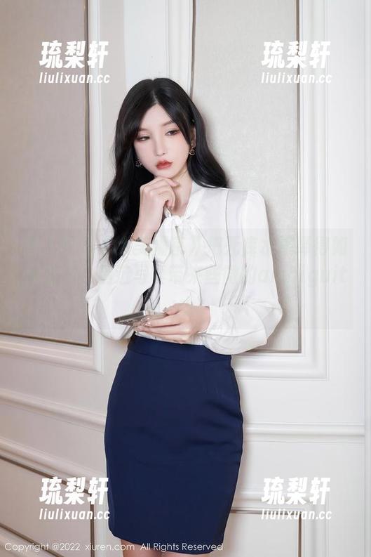 秀人网-大美媚京 秀人网 - 《大美媚京》把死库水演绎得如此自如,精选写真带来些微的ambiguity!