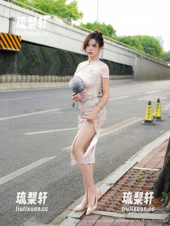 秀人网 - 安然Maleah的眼镜状态：图库分享中难得的摩登气息